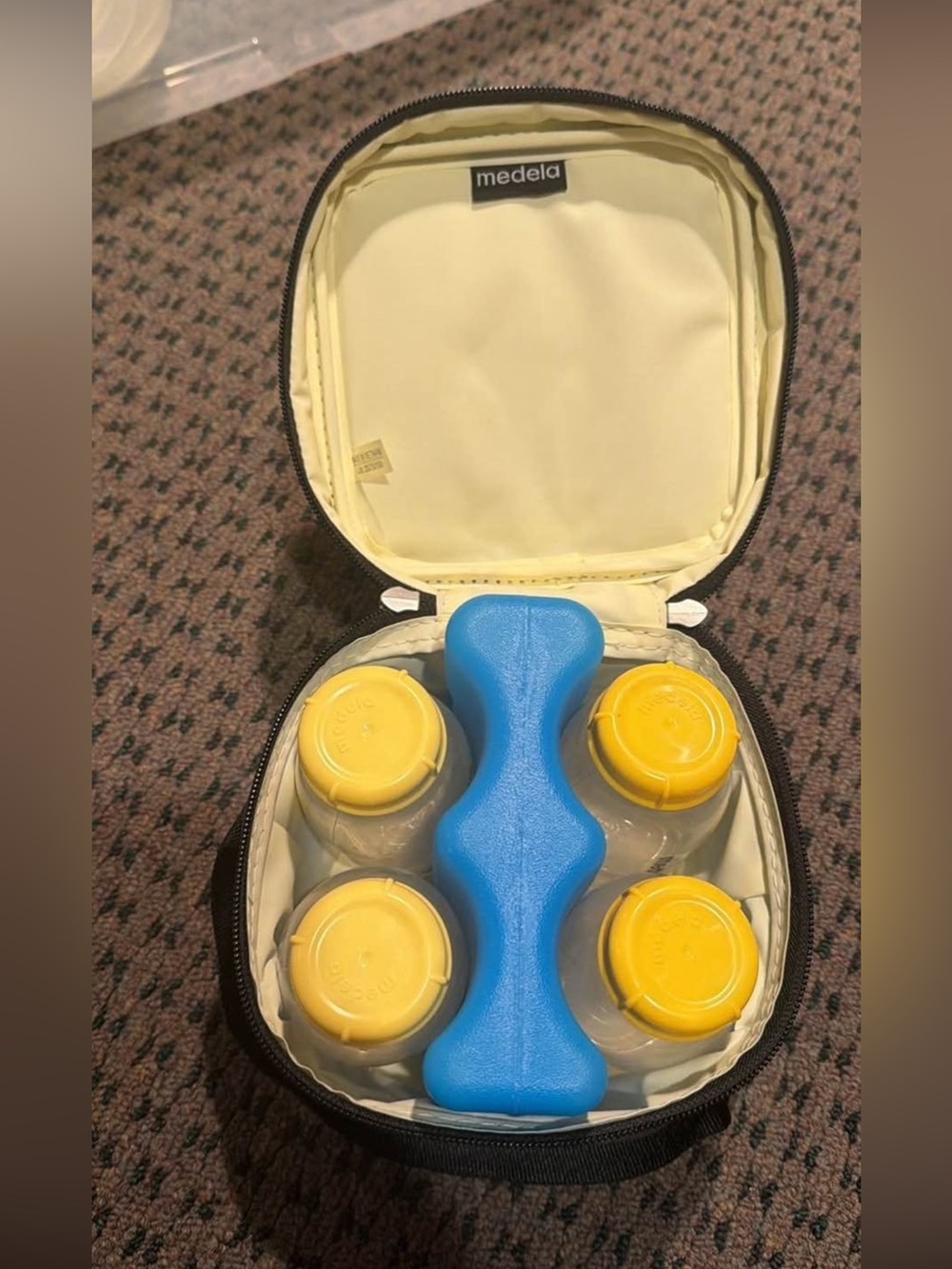 Medela Yellow-Top Bottle Set with Blue Ice Pack and Cream Lined Case